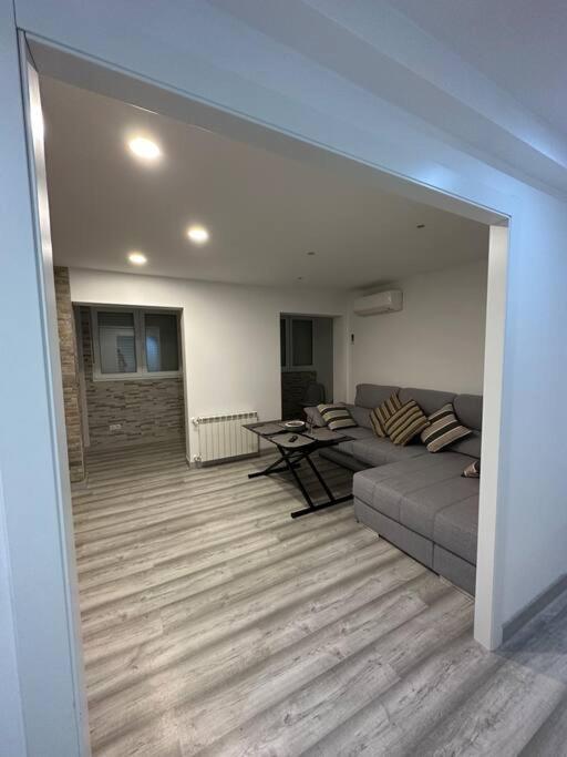 Cozy 1-Bedroom Apartment مدريد المظهر الخارجي الصورة